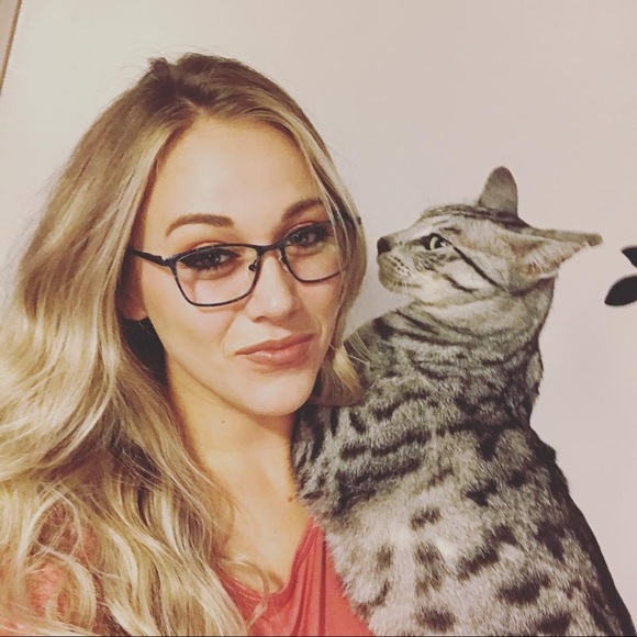 Meet your Posher, Lauren - Picture 2 of 5